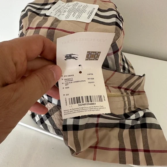 Burberry Reversible Bucket Hat Solid/Plaid SIZE L NWT - Picture 3 of 6